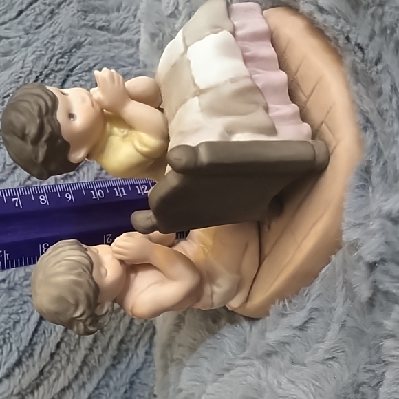 Pretty As A Picture statue. Faith: Nothing More Wonderful. Enesco Corp. - Picture 4 of 5